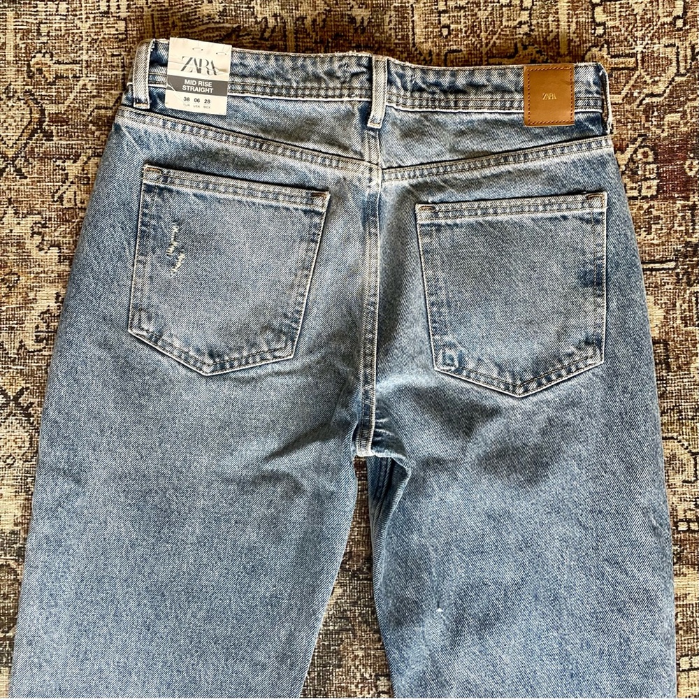 ✨SOLD✨ Zara Mid Rise Straight Leg Jeans - 6 - Picture 4 of 4
